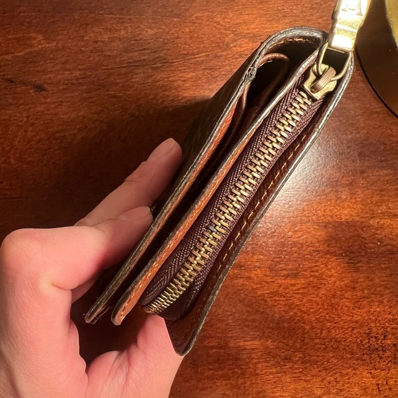 Louis Vuitton bi fold monogram canvas wallet - Picture 5 of 9